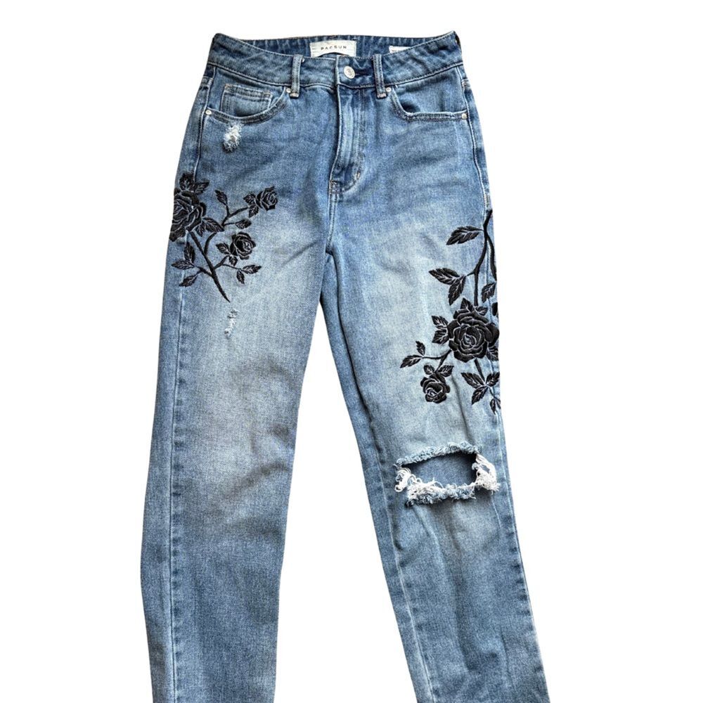 PacSun Women’s Size 24 Embroidered Flower Mom Jeans